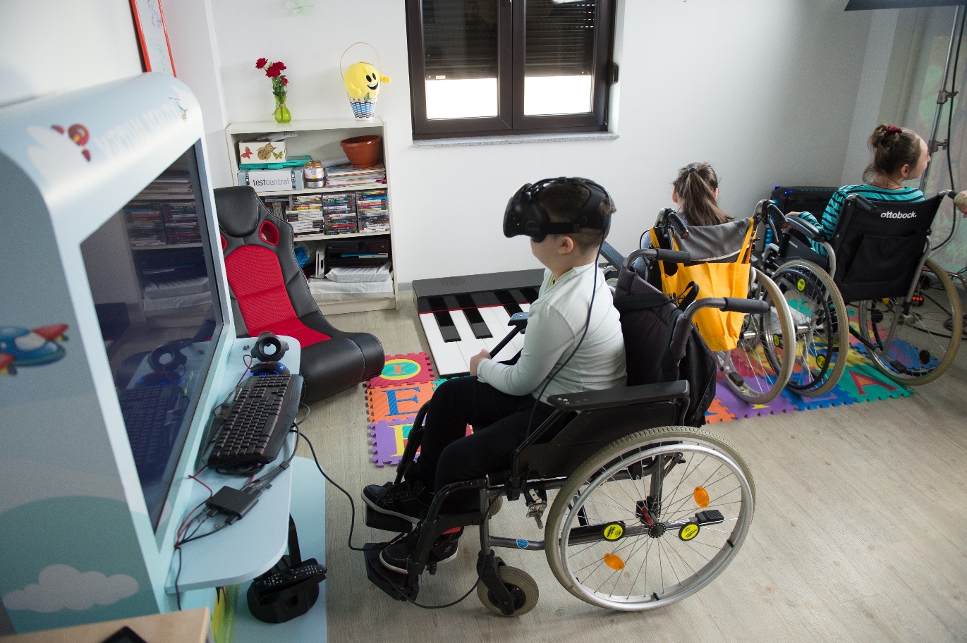 60 de copii din toată țara, cu boli incurabile sau care le limitează viața, au beneficiat de terapie care folosește realitatea virtuală 