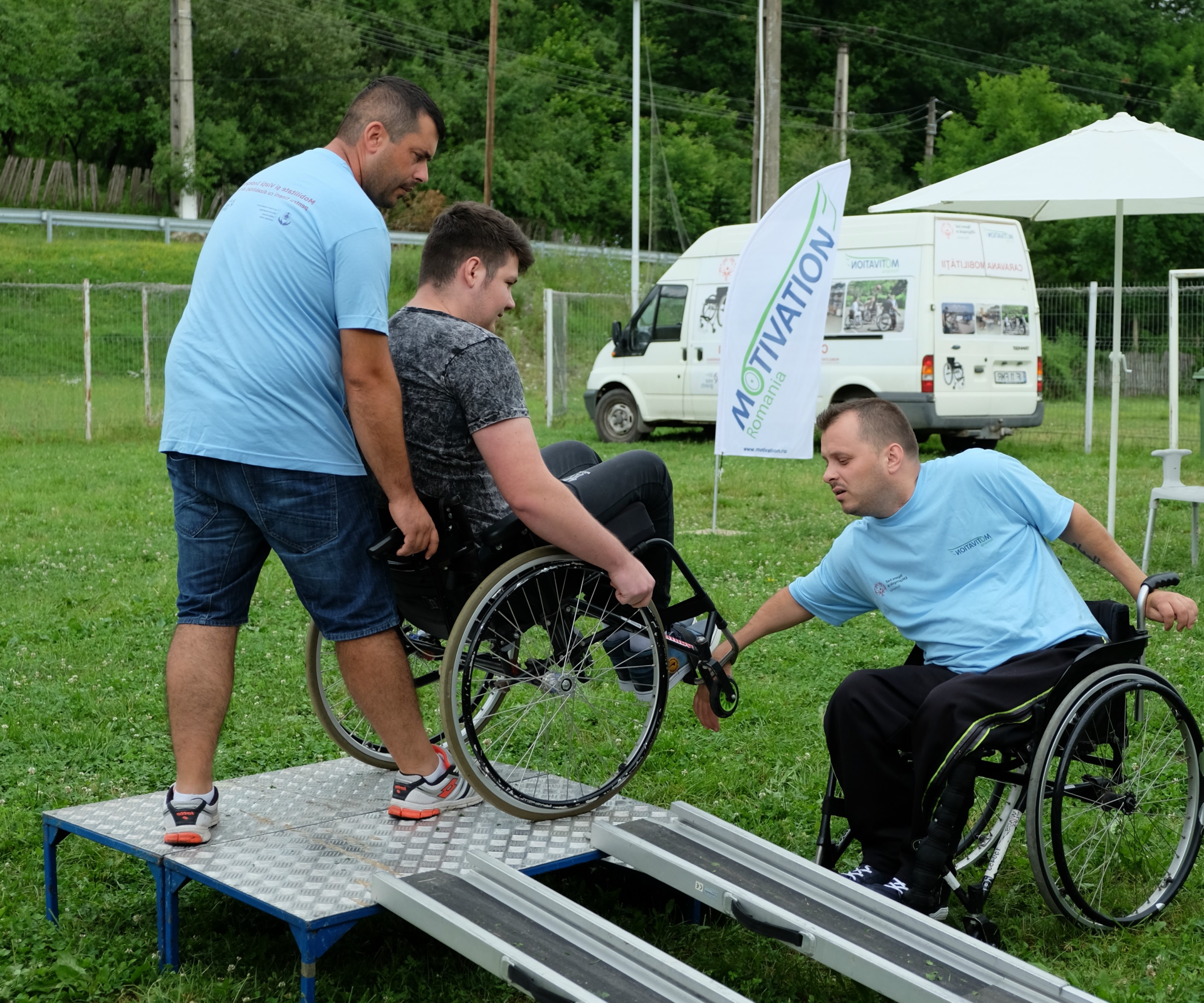 Caravane pentru evaluarea sănătății și prevenirea escarelor  persoanelor în scaune rulante