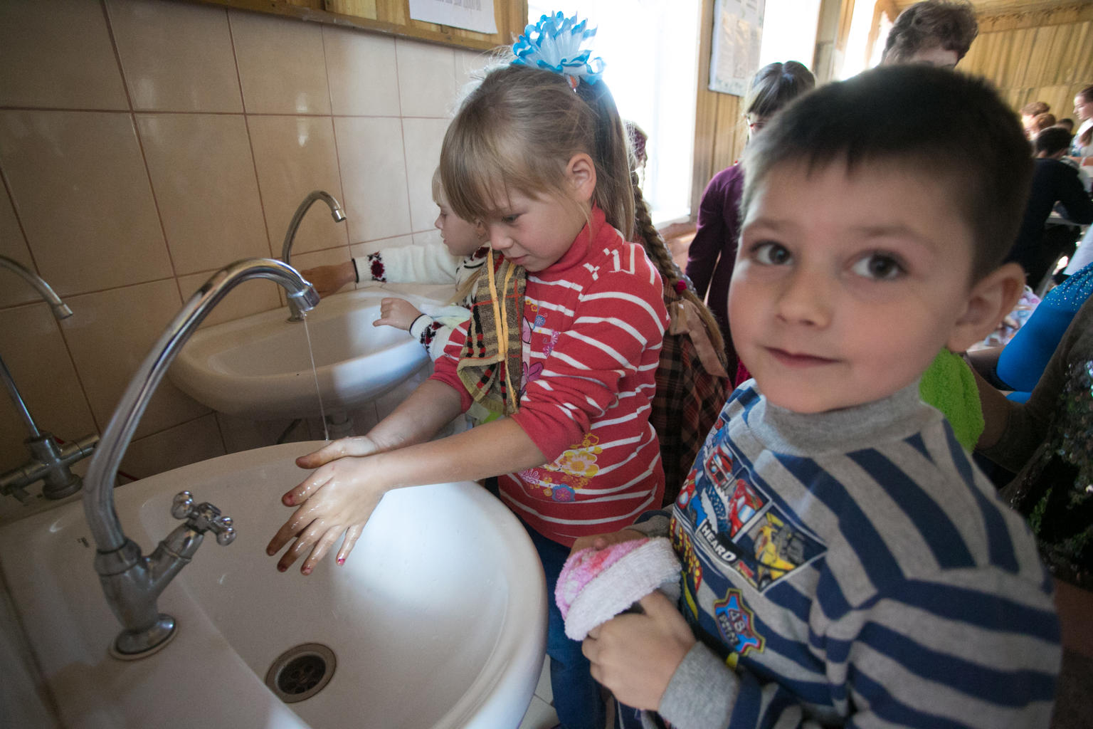 UNICEF și OMS: 1 din 4 școli din România nu deținea dotările minime necesare spălării mâinilor înaintea declanșării pandemiei de COVID-19