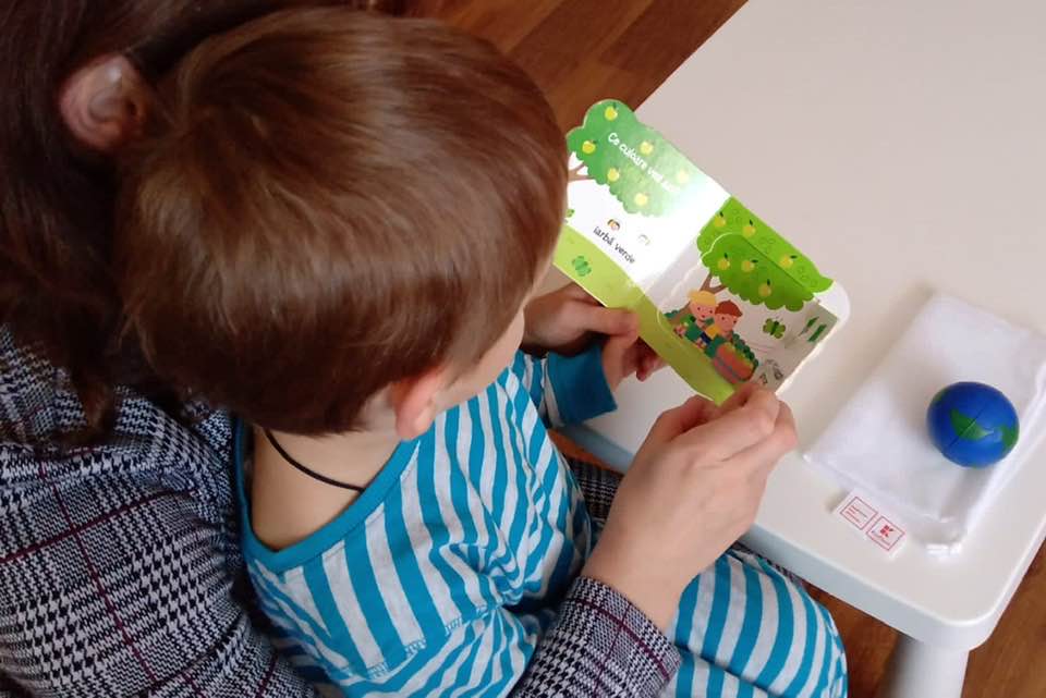 17.000 de copii vulnerabili vor primi „Punguța cu două cărți” din partea Asociației OvidiuRo, cu sprijinul Kaufland România