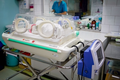 Salvați Copiii România duce la Cluj-Napoca aparatură medicală performantă  pentru nou-născuții care au nevoie de suport respirator:  20% din impozitul pe profit, sursă vitală pentru spitale