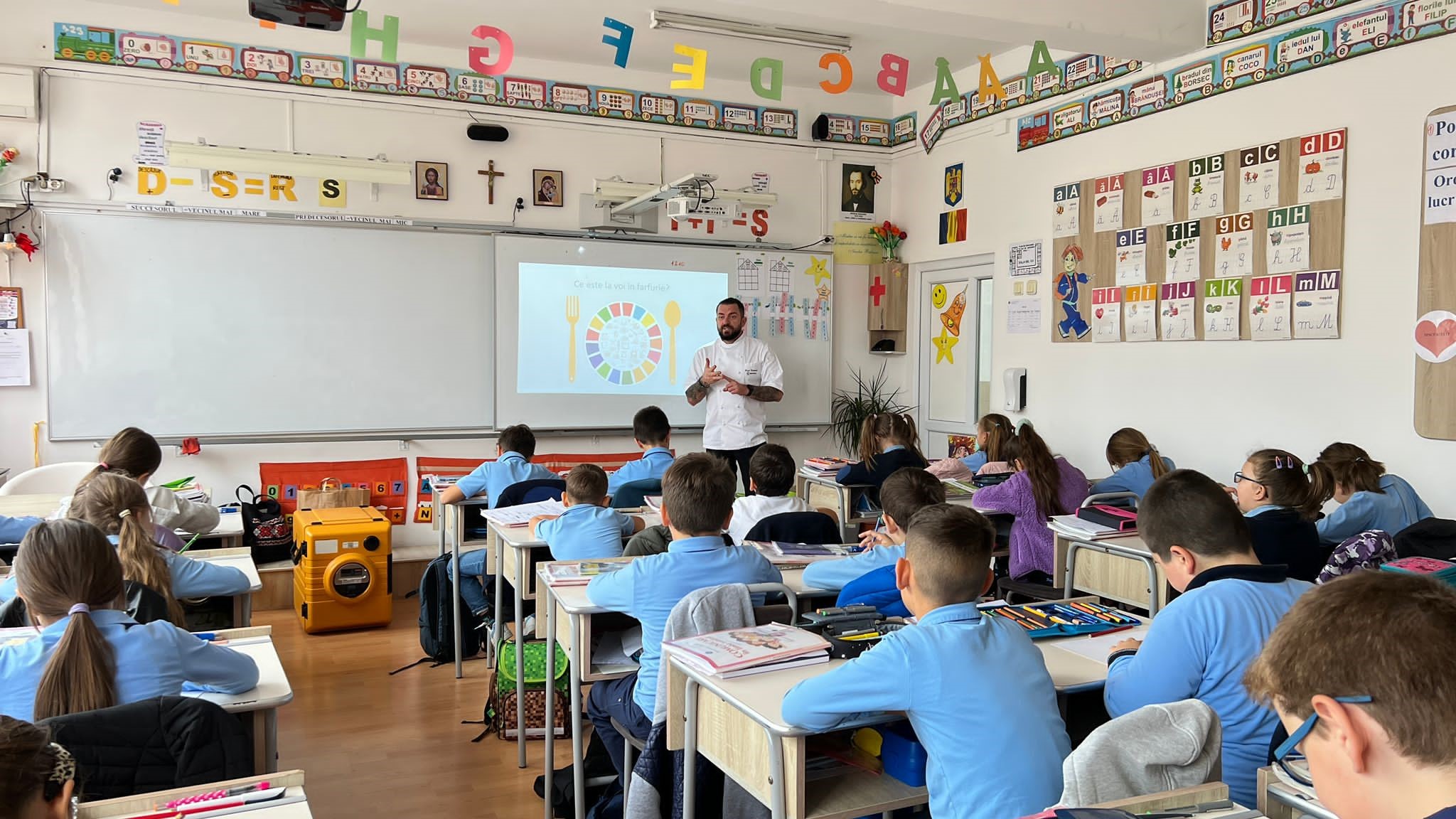 Electrolux continuă demersurile de promovare a educației alimentare sustenabile în școlile din România și pentru al doilea an consecutiv susține împreună cu AIESEC programul Food Heroes   În decursul anului 2022, Electrolux împreună cu AIESEC au desfășura